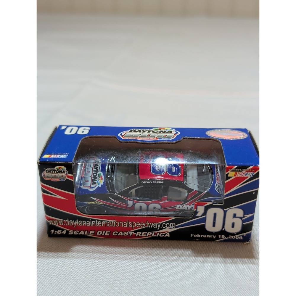 Team Caliber 2006 Daytona 500 NASCAR 1:64 Scale Die-Cast Chevrolet Monte Carlo